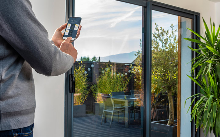 Discover compatible Maco and Somfy products